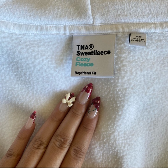 Aritzia cozy fleece hoodie - Picture 5 of 6